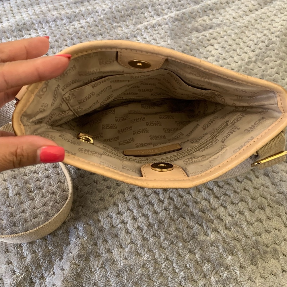 Michael Kors Crossbody Bag Vanilla - Picture 6 of 8